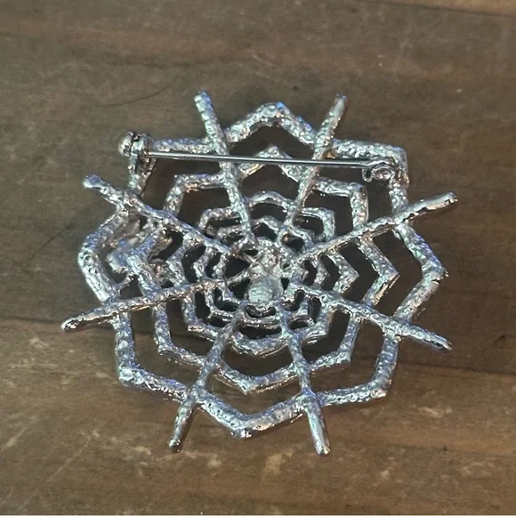 Vintage spider web with spider brooch - Picture 2 of 3